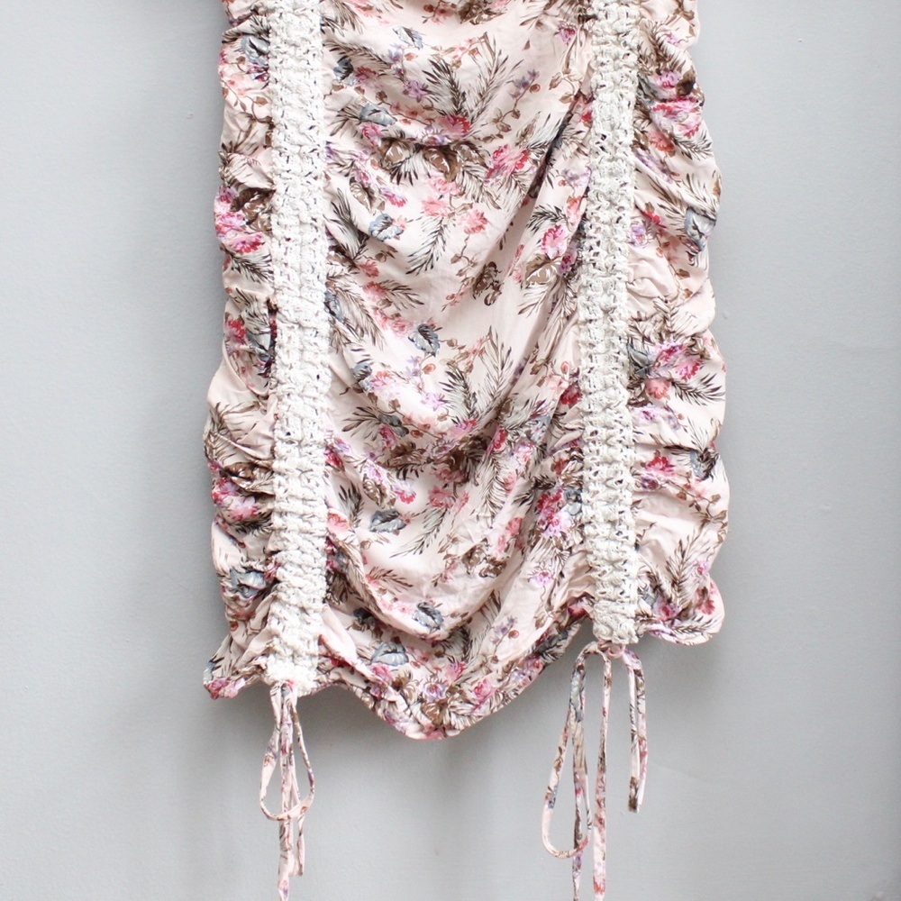 JAASE Lilia Pink Cream Floral Mini Smocked Ruched Crochet Mini Dress Size Small - Picture 6 of 10